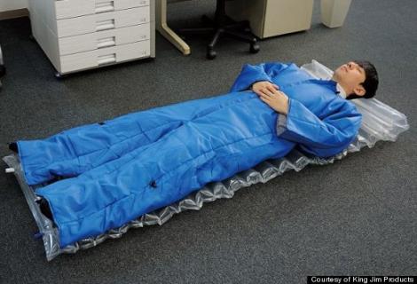 Salopeta care poate fi folosită pe post de pat, noua invenție a japonezilor