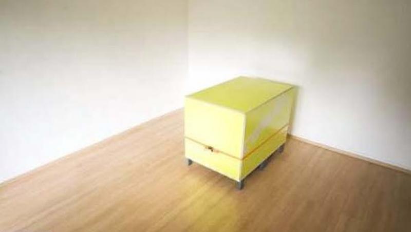 Galerie FOTO! Pare o cutie obișnuită, mică, dar încape în ea mobilă pentru o cameră