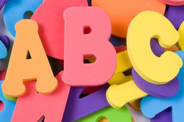 TEST de LIMBA ROM&Acirc;NĂ. 10 &icirc;ntrebări prin care vezi dacă NU ai fost degeaba la şcoala generală. Te bagi?