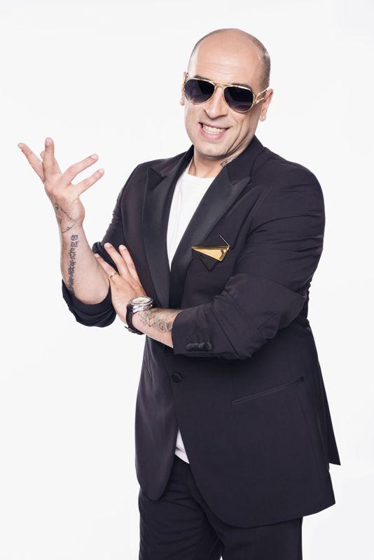 CRBL, concurentul de la TCDU, surprins la maximum: Ce cadou inedit i-a oferit soţia de l-a lăsat MASCĂ!