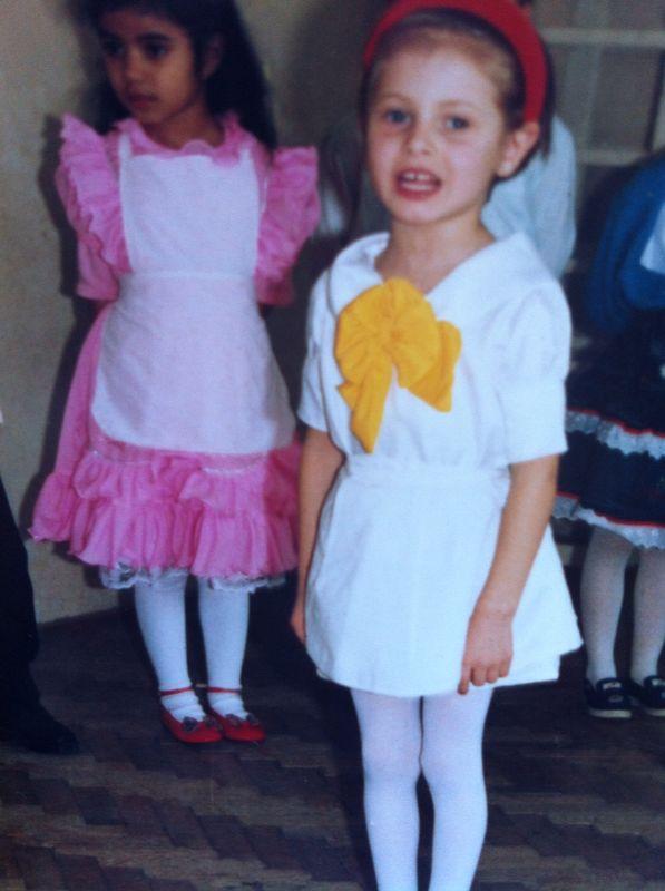 Așa arăta pe vremea c&acirc;nd spera să devină c&acirc;ntăreață! O recunoști?