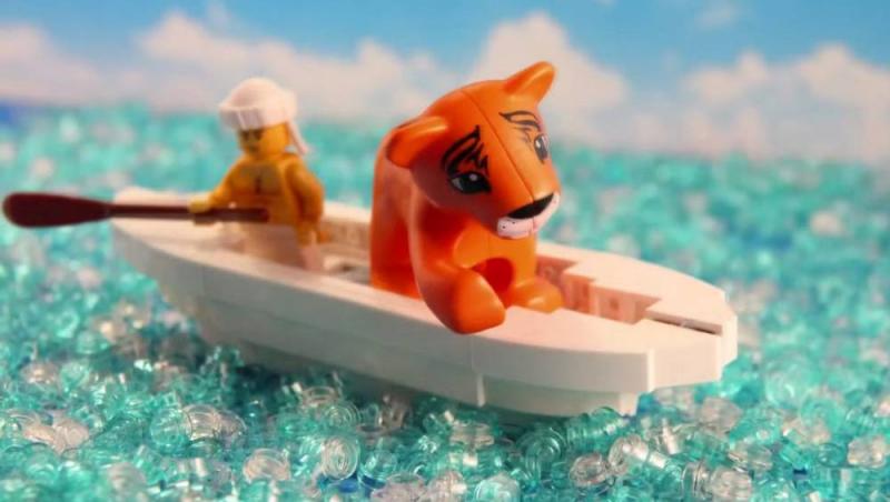 Galerie FOTO: Cele mai tari SCENE DIN FILME au fost refăcute prin LEGO! Recunoști personajele?