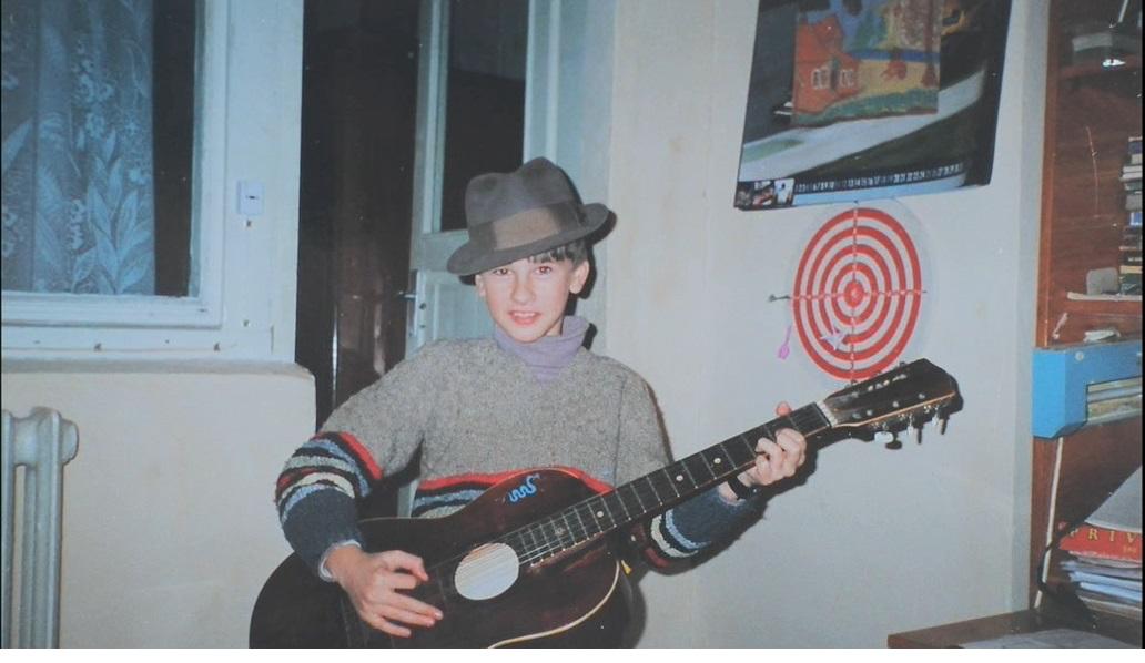 Imaginea care rupea inimile miilor de fane! Uite cum arăta Florin Ristei &icirc;n copilărie!