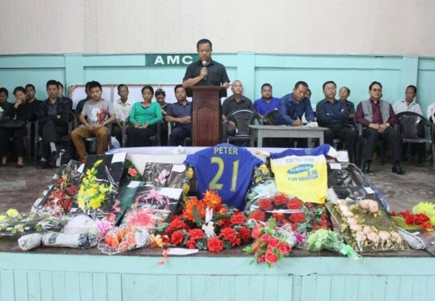 VIDEO TERIFIANT! Un fotbalist A MURIT imediat după ce a DAT GOL! Imaginile &icirc;ți dau fiori