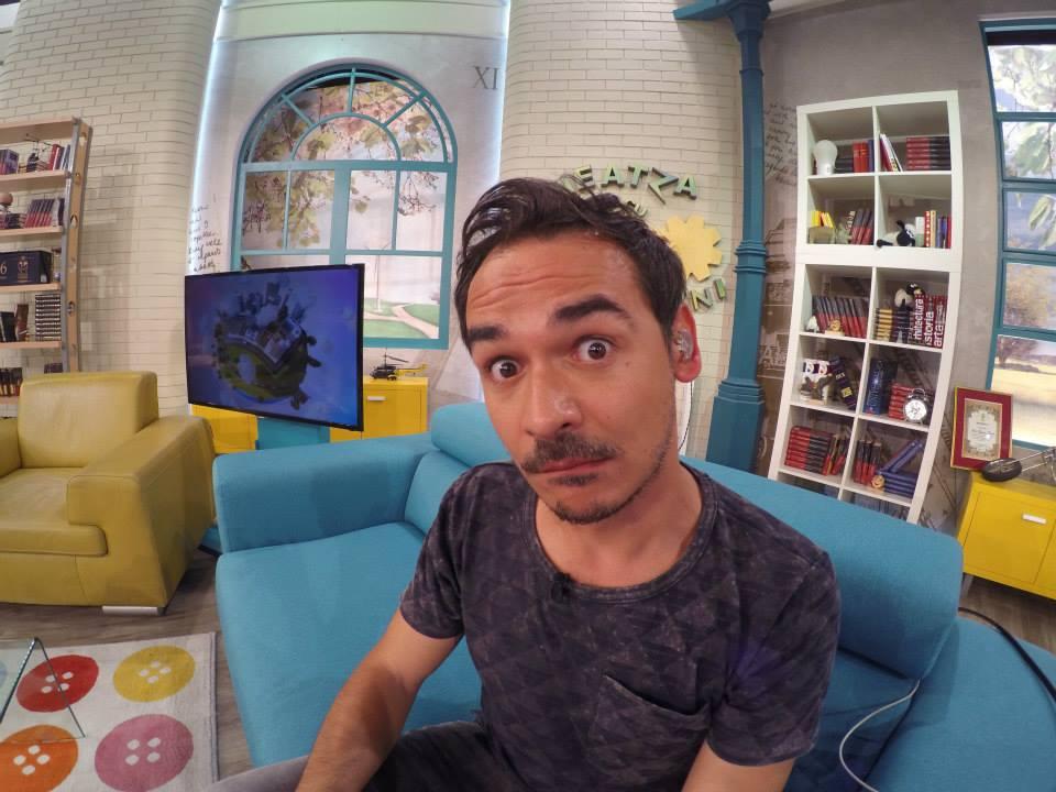 Răzvan şi Dani &icirc;i provoacă pe telespectatori la un selfie uimitor