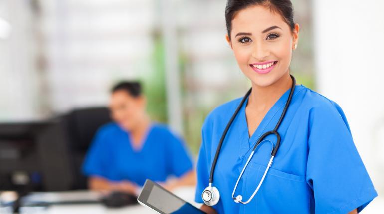 Asistentele medicale, PROST PLĂTITE!? Vei răm&acirc;ne surprins să afli c&acirc;ți bani a făcut o femeie lucr&acirc;nd ore suplimentare!