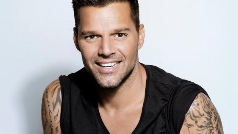 O, Doamne! Ricky Martin, înconjurat de femei SEXY, emite cod roșu de SENZUALITATE! Noul CLIP e HOT, HOT, HOT!