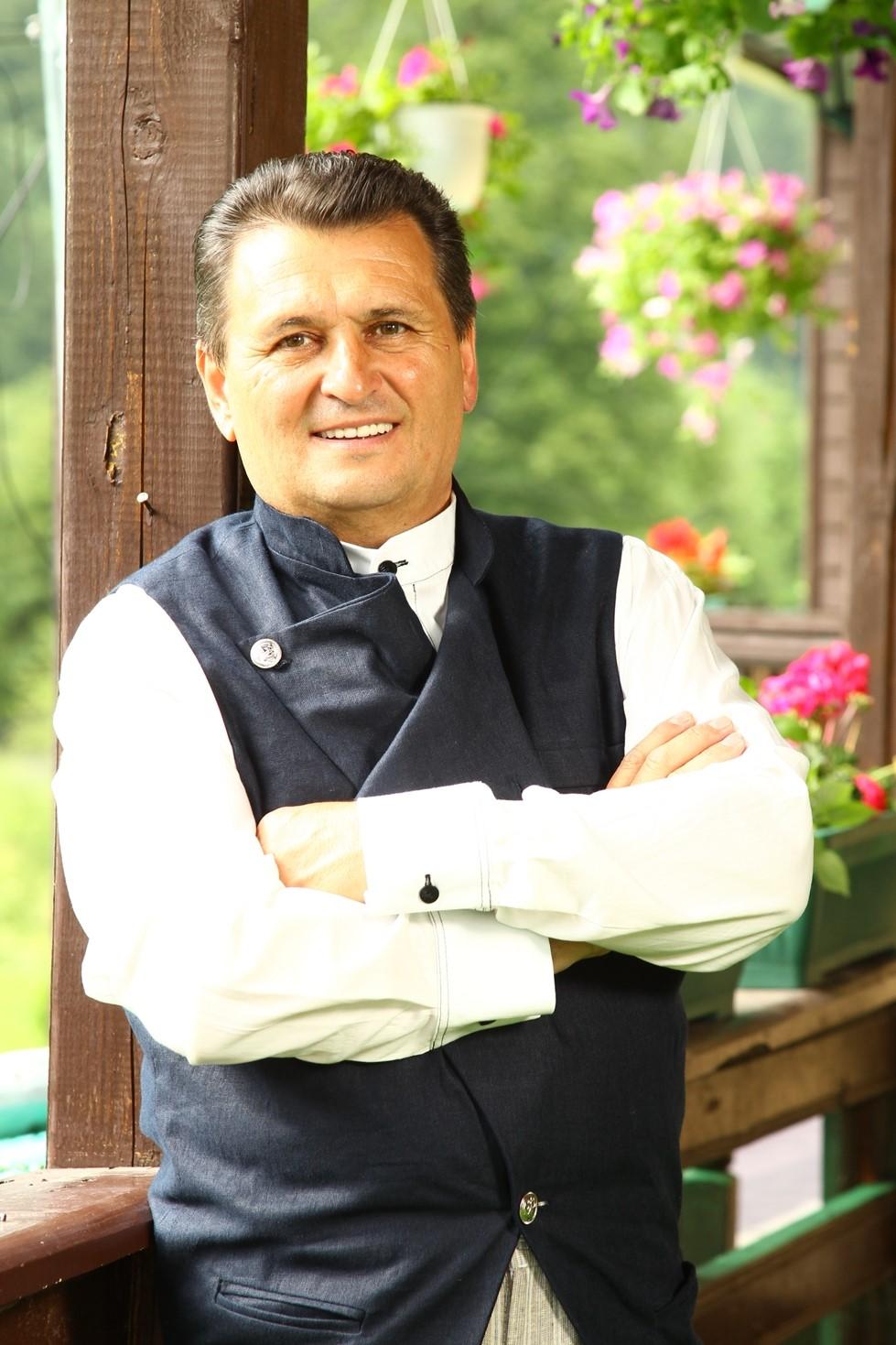 Poreclele lui nea Mărin, date de concurenții "Dansează printre stele", l-au &icirc;năsprit: &bdquo;A intrat moartea &icirc;n sala, dictatorul, Ceaușescu!&rdquo;