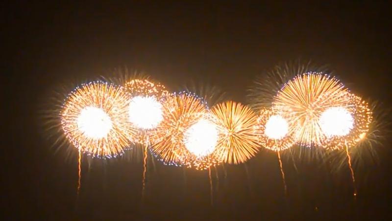 VIDEO: Părea un simplu foc de artificii, însă ce a urmat...te va FASCINA!  E un spectacol ULUITOR!