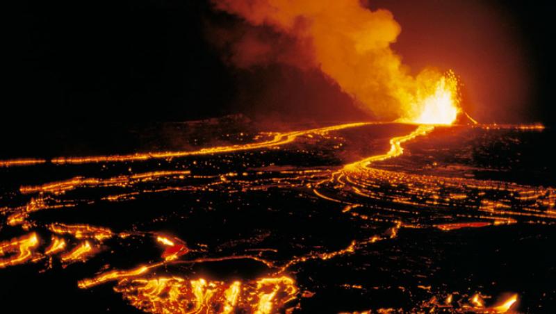 VIDEO: Imaginile IADULUI! Pământul arde în flăcări şi sute de oameni sunt în pericol: 
