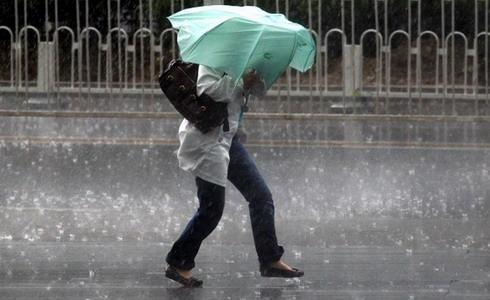 Vremea cu Flavia Mihăşan: Soarele se chinuie să ne &icirc;ncălzească, dar nu reuşeşte. &Icirc;n continuare, vremea va fi deosebit de rece!