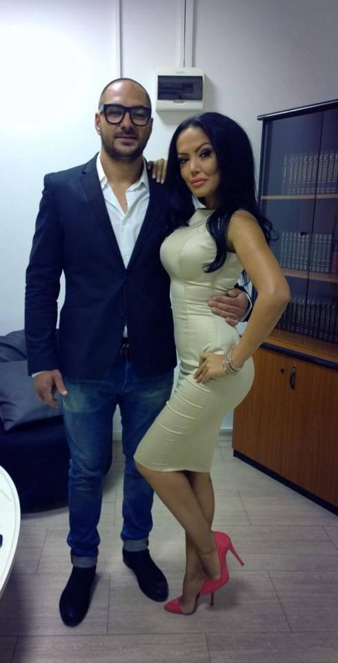 S-a rupt lanțul de iubire! Iubitul Andreei Mantea, dat &icirc;n vileag &icirc;n timp ce agăţa o altă domnişoară!