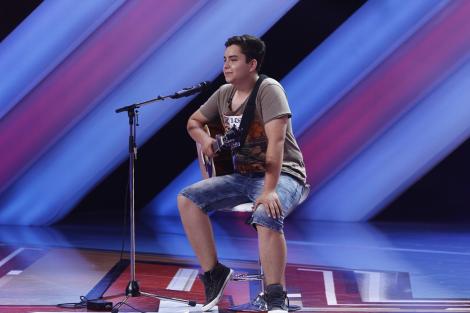 Filip Dongo, de pe patul de spital, direct pe scena de la „X Factor”