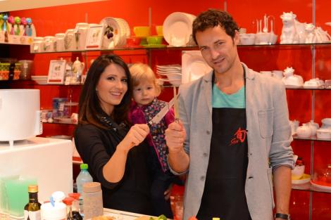 Ela Crăciun și Andrei Aradits au preparat pentru prima dată sushi