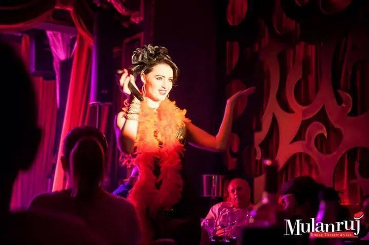 Galerie FOTO: Lady in Red cu mult Factor X! Dorina Vasilașco, fata care l-a impresionat pe Ștefan Bănică, arată DEMENȚIAL