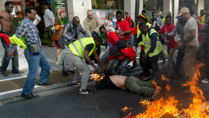 IMAGINI CU PUTERNIC IMPACT EMOȚIONAL! Un bărbat și-a dat foc în mijlocul străzii! ”A ars ca o torță vie”