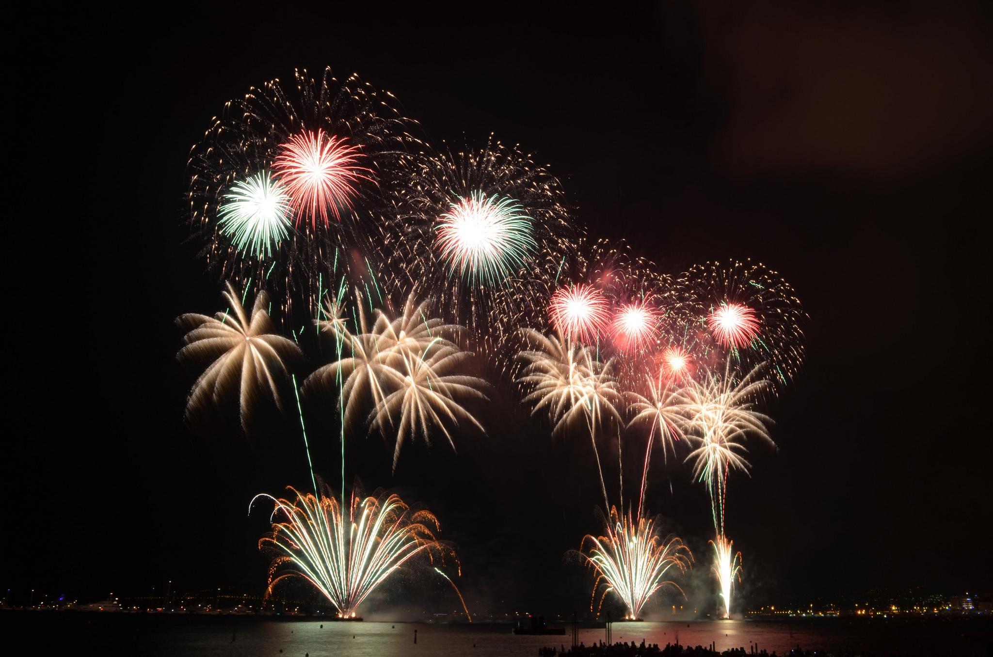 Revelion invaluit in lux in cel mai elegant oras al Rivierei Franceze!