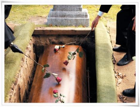 Nimeni nu se aştepta la asta! O femeie de 101 ani a înviat la propria înmormântare