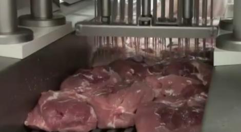 VIDEO! Nu știm ce mâncăm! Cât de „naturală” este carnea pe care o cumpărăm din magazin?