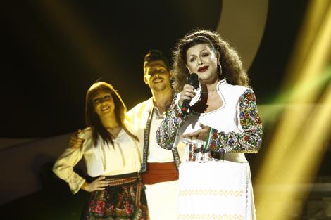 Show de zile mari la "Te cunosc de undeva"! Maria Buză cântă îmbrăcată în costumul popular al Irinei Loghin