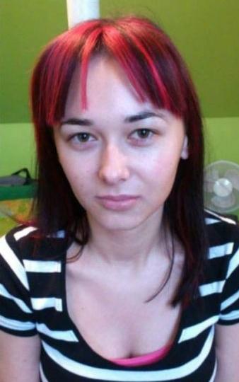 FOTO: Se ferea de oglinzi, dar acum le adoră! Transformarea acestei FETE e uluitoare! Toți vor s-o privească