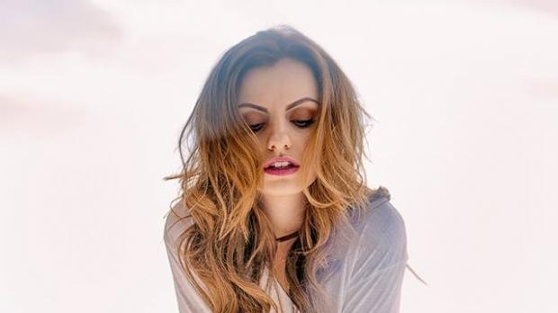 Veste cumplită! Alexandra Stan, sub o ploaie de lovituri!