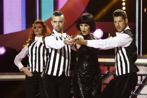 Combinație FATALĂ! Rona Hartner, &icirc;nterpretare &icirc;n limba germană, cu accent franțuzesc: INCENDIAR!