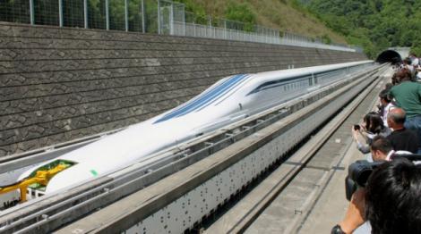 VIDOE: Japonezii au înnebunit de tot! Ce se întâmplă când un tren atinge 500 km/h