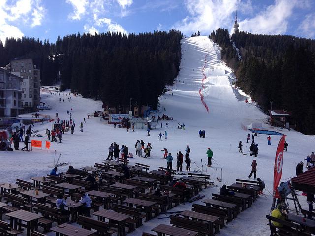 La schi in cea mai insorita statiune a Bulgariei, Pamporovo