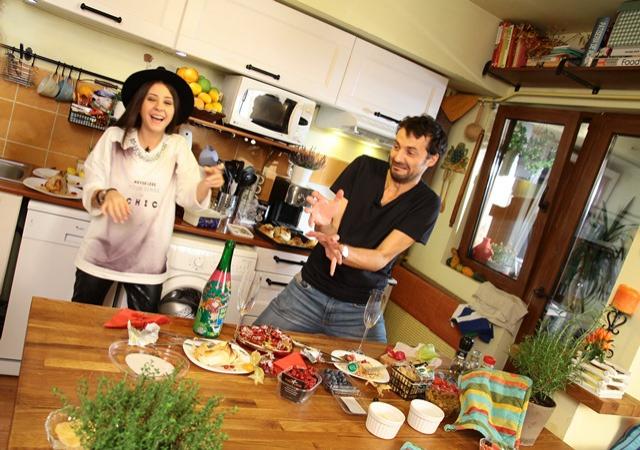 Eric Aradits &icirc;l plătește pe tatăl său, Andrei, ca să-l lase să gătească la &bdquo;Singur Cook&rdquo;!