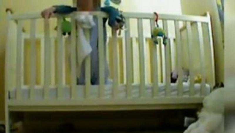 A observat semne suspecte pe corpul fetiței lui și a instalat o cameră ascunsă! Ce a văzut în imagini l-a ȘOCAT! (VIDEO)