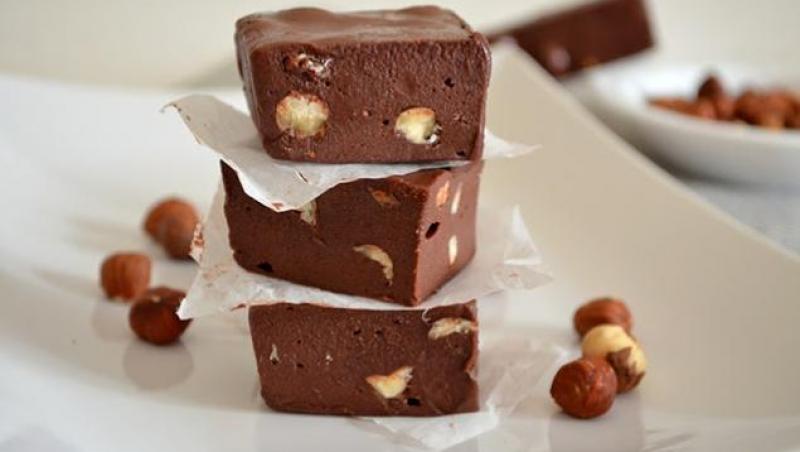 Reţetă de milioane: Cu doar cinci ingrediente, poţi prepara ciocolată de casă PERFECTĂ!