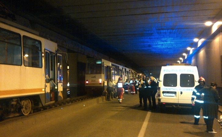 Haos &icirc;n Pasajul Lujerului! Sute de oameni au intrat &icirc;n panică din cauza unui accident rutier grav! Circulaţia este blocată