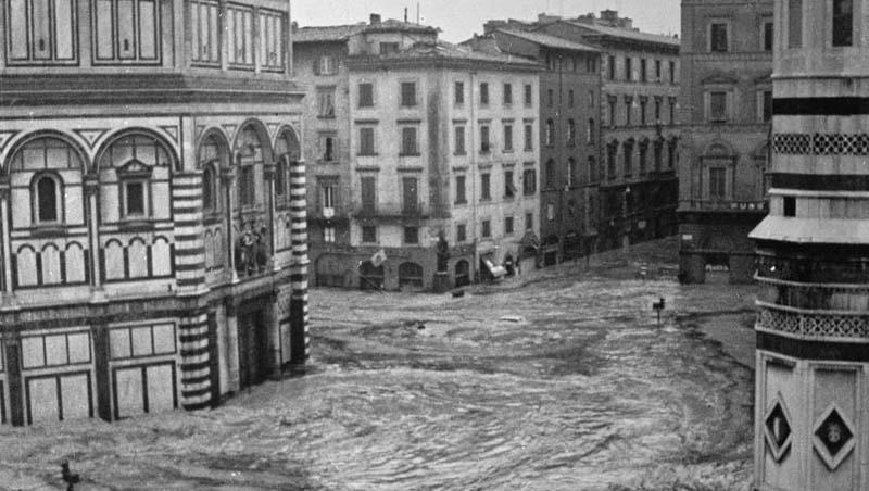 TERIBIL! Italia acoperită de ape - inundaţiile au produs pagube de peste 700 mil. de dolari!