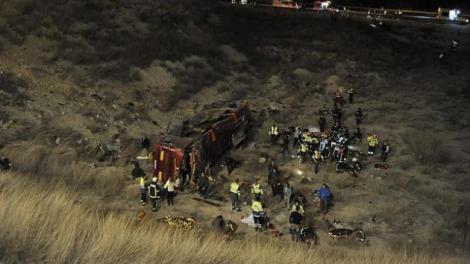 SPANIA: Cel puţin 14 morţi, în urma unui grav accident de autocar!