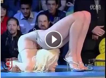 Blondă, 90-60-90! A lăsat audiență mască &icirc;n momentul &icirc;n care a &icirc;nceput să se... &icirc;ndoaie (VIDEO incendiar)