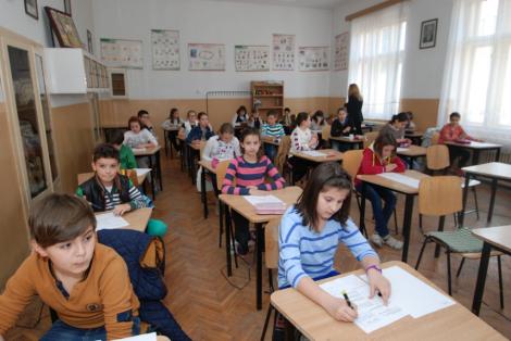 Anunţ important făcut de Ministerul Educaţiei! Ce examene dificile au de trecut mii de elevi din România