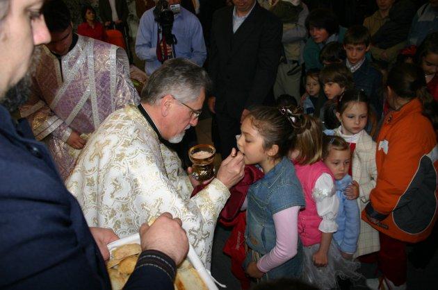 Te-ai fi aşteptat la asta? Iată ce spune Biserica despre PERICOLUL de la Sf&acirc;nta &Icirc;mpărtăşanie