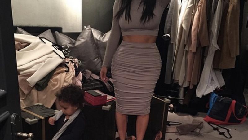 O nouă fotografie din DORMITORUL lui Kim Kardashian face senzaţie pe INTERNET! Adevărul GOL-GOLUŢ