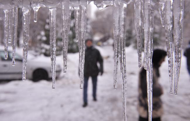 Vreme &icirc;ntr-o continuă schimbare: 17 grade, maxima de Crăciun! Ce anunţ au făcut meteorologii pentru REVELION