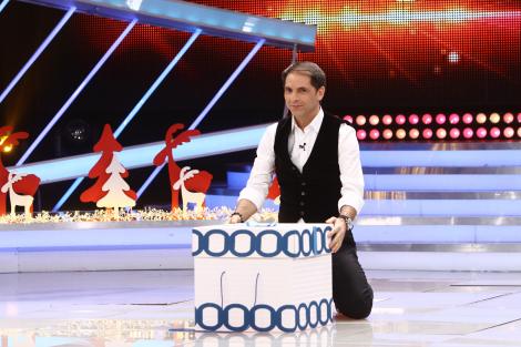 Momente inedite în ediţia specială de Crăciun! Juraţii de la „Next Star” primesc o surpriză ascunsă într-o cutie de cadou