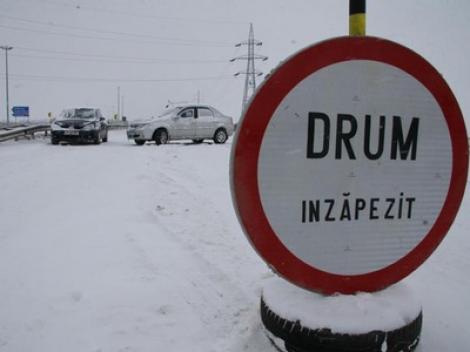 Cum se circulă în România în urma ninsorilor abundente: Autostrada A2, redeschisă, 17 drumuri naționale, în continuare închise! Vezi zonele afectate!