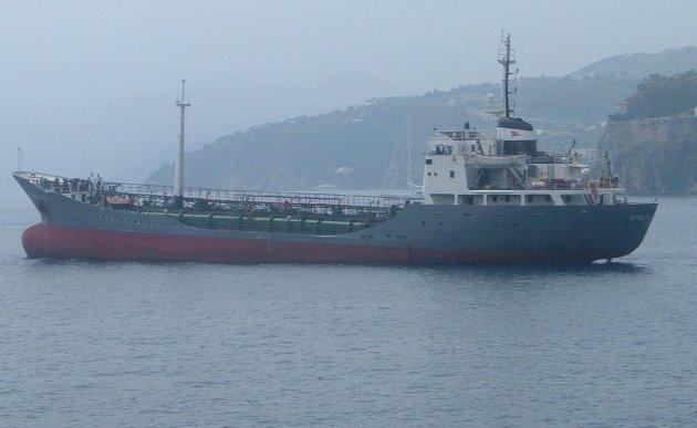 SEMNAL DE AJUTOR: Un cargobot moldovenesc cu sute de pasageri cere ajutor din cauza unor persoane &icirc;narmate