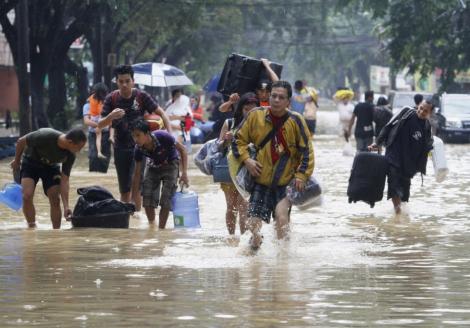 Vremea face ravagii în toată lumea! Zeci de oameni și-au pierdut viețiile, în urma inundațiilor