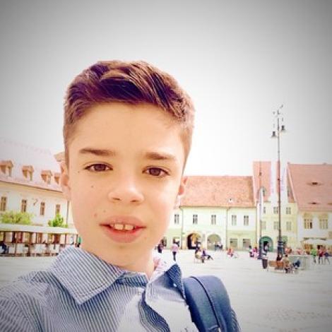Are 12 ani, dar e VÂNAT de TOŢI! Un puşti din Sibiu e pe cale să doboare toate RECORDURILE EUROPEI!