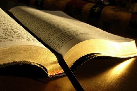 BIBLIA conține SECRETE despre ființe EXTRATERESTRE! Biserica a ASCUNS asta mereu!