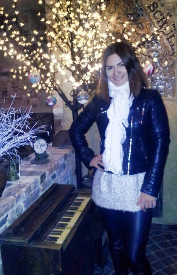 Ellie White s-a &icirc;ndrăgosti de... un pian