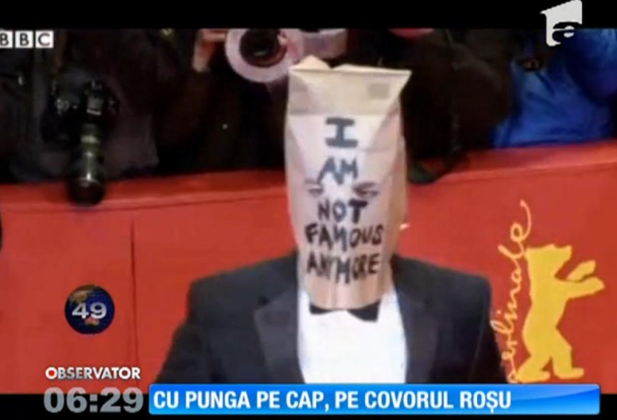 Shia LaBeouf, cu punga pe cap, pe covorul roşu de la Berlin