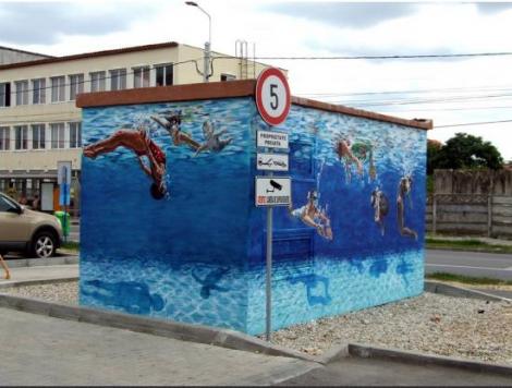 Un român transformă ghenele de gunoi în piscine sau biblioteci