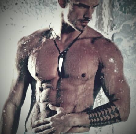 Bogdan Vlădău, un burlac adevărat. Oferă... noaptea bună